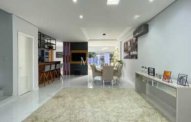 Imagem: A casa em condomínio possui 3 Dormitórios, 4 Banheiros, 3