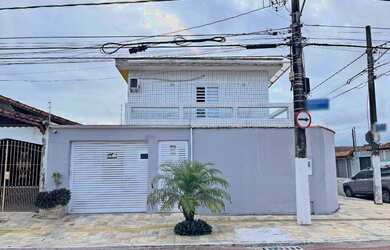 Imagem: A casa possui 3 Dormitórios, 3 Banheiros, 3 Vagas na garagem