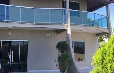 Imagem: A casa possui 5 Dormitórios, 4 Banheiros, 600m² de Área e