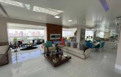 Imagem: O apartamento possui 4 Dormitórios, 5 Banheiros, 5 Vagas na