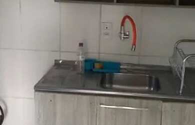 Imagem: O apartamento possui 3 Dormitórios, 1 Banheiro, 1 Vaga na garagem