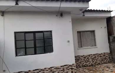 Imagem: A casa possui 1 Dormitório e 1 Banheiro e está localizado