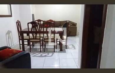 Imagem: A casa possui 3 Dormitórios, 4 Banheiros, 5 Vagas na garagem