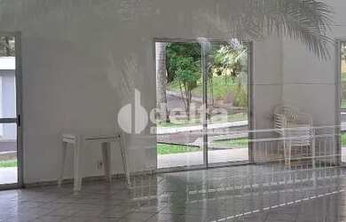 Imagem: O apartamento possui 3 Dormitórios, 1 Banheiro, 1 Vaga na garagem