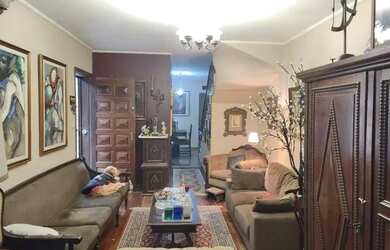 Imagem: A casa possui 3 Dormitórios, 4 Banheiros, 2 Vagas na garagem