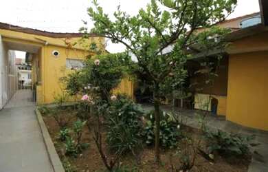 Imagem: A casa possui 3 Dormitórios, 1 Banheiro, 3 Vagas na garagem