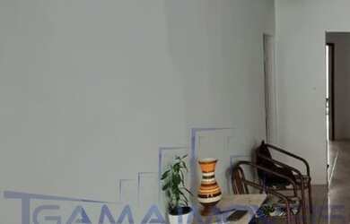 Imagem: A casa possui 4 Dormitórios, 2 Banheiros, 3 Vagas na garagem