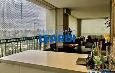 Imagem: O apartamento possui 4 Dormitórios, 5 Banheiros, 5 Vagas na