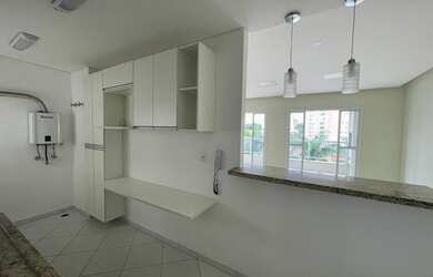 Imagem: O apartamento possui 3 Dormitórios, 1 Banheiro, 2 Vagas na