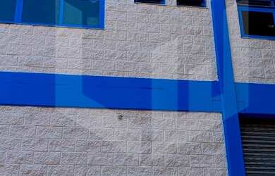 Imagem: O depósito possui 4 Vagas na garagem, 362m² de Área e está