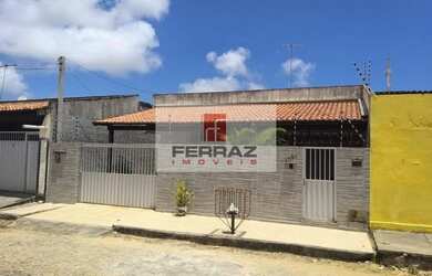 Imagem: A casa possui 3 Dormitórios, 3 Banheiros, 2 Vagas na garagem