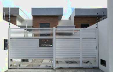 Imagem: A casa possui 3 Dormitórios, 2 Banheiros, 2 Vagas na garagem