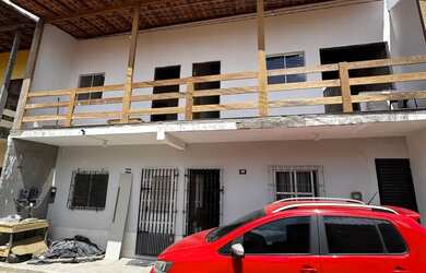 Imagem: A casa possui 4 Dormitórios, 4 Banheiros, 220m² de Área e