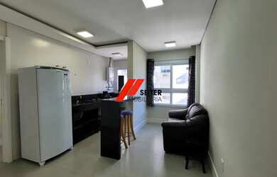 Imagem: O apartamento possui 1 Dormitório, 1 Banheiro, 1 Vaga na garagem