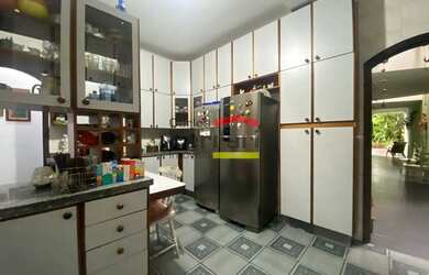 Imagem 9: Apresentamos uma casa com dois pavimentos situada em local estratégico...