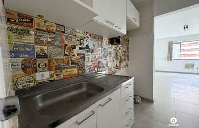 Imagem: A kitnet possui 1 Dormitório, 1 Banheiro, 1 Vaga na garagem