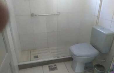 Imagem: A casa possui 4 Dormitórios, 2 Banheiros, 1 Vaga na garagem