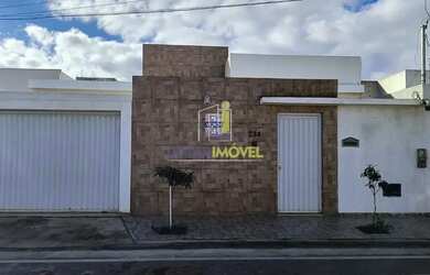 Imagem: A casa à venda possui 3 Dormitórios, 2 Banheiros, 120m² de