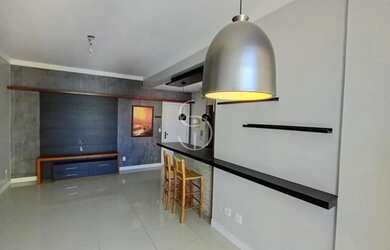 Imagem: O apartamento possui 1 Dormitório, 1 Banheiro, 1 Vaga na garagem