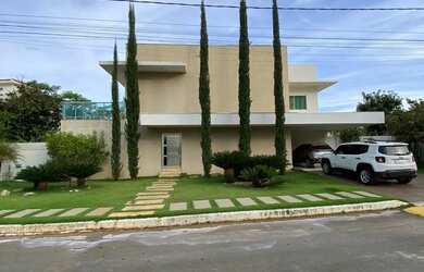 Imagem: A casa em condomínio possui 3 Dormitórios, 3 Banheiros e 880m²