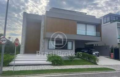 Imagem: A casa em condomínio possui 5 Dormitórios, 5 Banheiros, 4