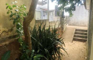 Imagem: A casa possui 2 Dormitórios, 1 Banheiro, 2 Vagas na garagem