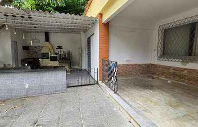 Imagem: A casa possui 5 Dormitórios, 5 Banheiros, 5 Vagas na garagem