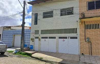 Imagem: A casa possui 2 Dormitórios, 2 Banheiros e está localizado