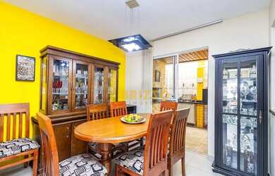 Imagem: A casa em condomínio possui 3 Dormitórios, 3 Banheiros, 1