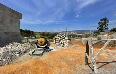 Imagem: O terreno possui 175m² de Área, Imóvel novo e está localizado