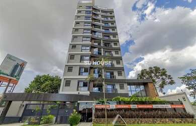 Imagem: A casa possui 3 Dormitórios, 3 Banheiros, 2 Vagas na garagem