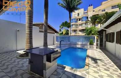 Imagem: A casa possui 3 Dormitórios, 2 Banheiros, 3 Vagas na garagem