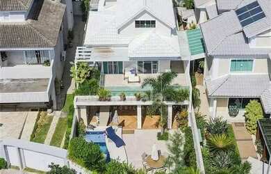 Imagem: A casa possui 4 Dormitórios, 5 Banheiros, 2 Vagas na garagem