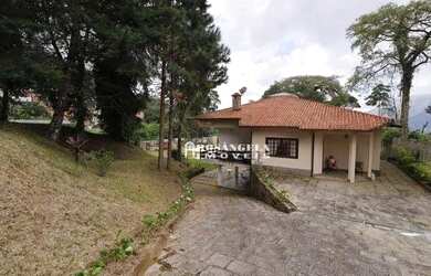 Imagem: A casa possui 4 Dormitórios, 5 Banheiros, 5 Vagas na garagem