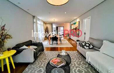 Imagem: A casa possui 4 Dormitórios, 5 Banheiros, 4 Vagas na garagem