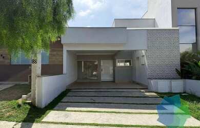 Imagem: A casa em condomínio possui 3 Dormitórios, 2 Banheiros, 4