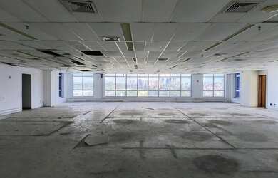 Imagem: O depósito possui 5 Vagas na garagem, 385m² de Área e está