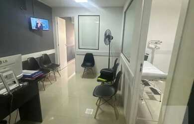 Imagem 6: Sala Comercial com 2 banheiros, 1 copa e 1 recepção em área nobre -...