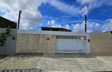 Imagem: A casa possui 4 Dormitórios, 3 Banheiros, 3 Vagas na garagem