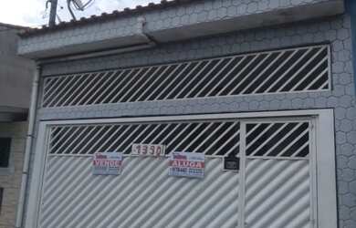 Imagem: A casa possui 2 Dormitórios, 2 Banheiros, 2 Vagas na garagem