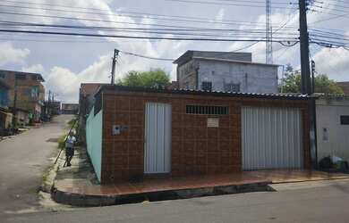 Imagem: A casa possui 2 Dormitórios, 1 Banheiro, 2 Vagas na garagem