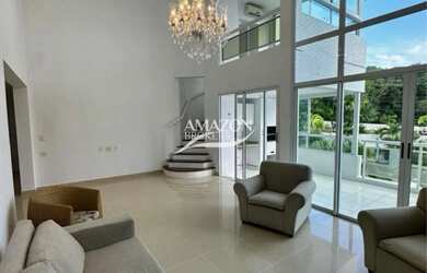 Imagem: O apartamento possui 4 Dormitórios, 5 Banheiros e 211m² de