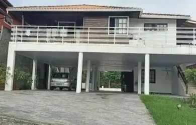 Imagem: A casa em condomínio possui 4 Dormitórios, 4 Banheiros, 5