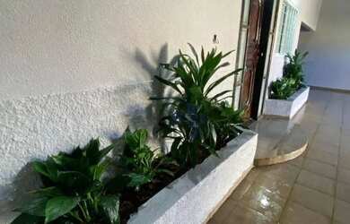 Imagem: A casa possui 3 Dormitórios, 2 Banheiros, 1 Vaga na garagem