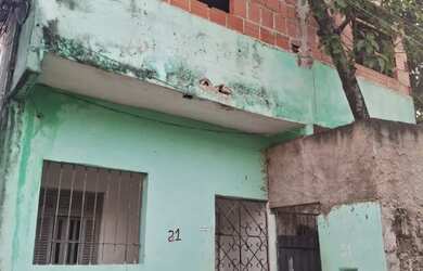 Imagem: A casa possui 5 Dormitórios, 4 Banheiros e 800m² de Área