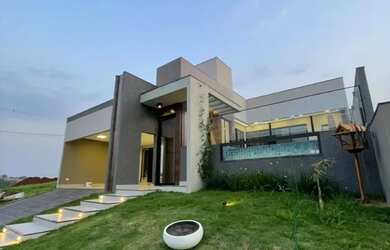 Imagem: A casa em condomínio possui 3 Dormitórios, 4 Banheiros, 4