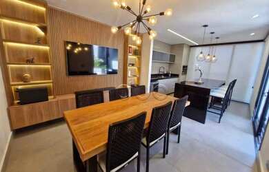 Imagem: A casa possui 3 Dormitórios, 4 Banheiros, 2 Vagas na garagem