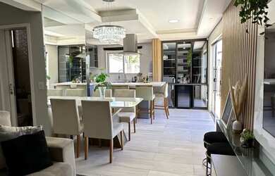 Imagem: A casa possui 2 Dormitórios, 2 Banheiros, 1 Vaga na garagem