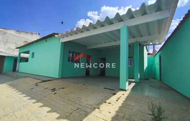 Imagem: A casa possui 2 Dormitórios, 1 Banheiro, 2 Vagas na garagem