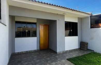 Imagem: A casa possui 2 Dormitórios, 1 Banheiro, 2 Vagas na garagem